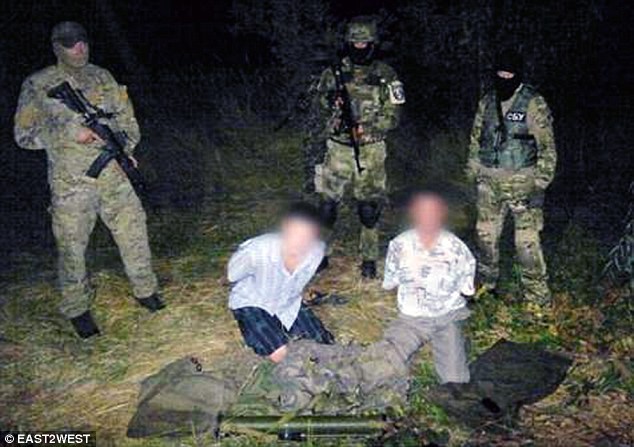 Lực lượng an ninh Ukraine bắt giữ hai người đàn ông âm mưu tấn công máy bay.