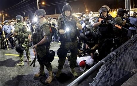 Đụng độ giữa cảnh sát và người biểu tình da đen tại Ferguson những ngày qua đã một lần nữa làm dấy lên các vấn đề về xung đột sắc tộc tại Mỹ.