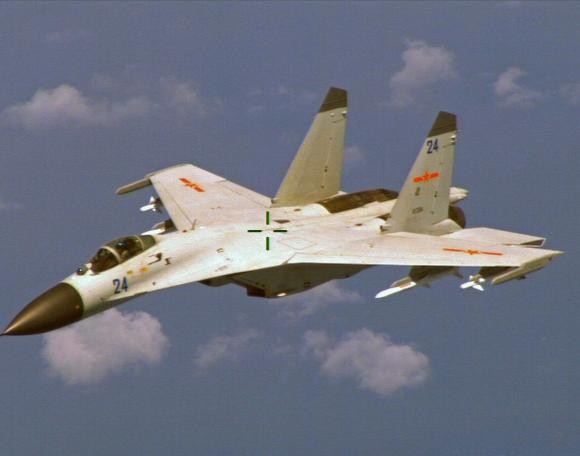 Chiến đấu cơ J-11 của Trung Quốc đã thực hiện hành vi áp sát máy bay tuần tra Mỹ 10 mét ở Biển Đông hôm 19/8. Hình minh họa.