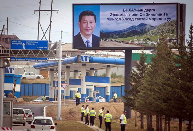 Một tấm biển quảng cáo có hình ảnh Chủ tịch Trung Quốc Tập Cận Bình ở Ulan Bator.