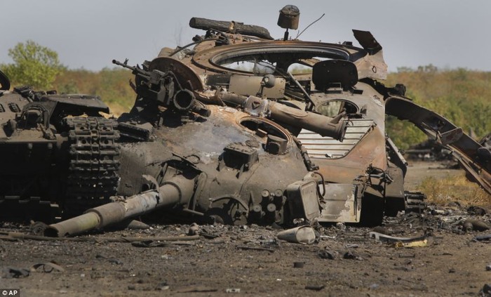Xe thiết giáp của quân đội Ukraine bị phá hủy tại Novokaterynivka.