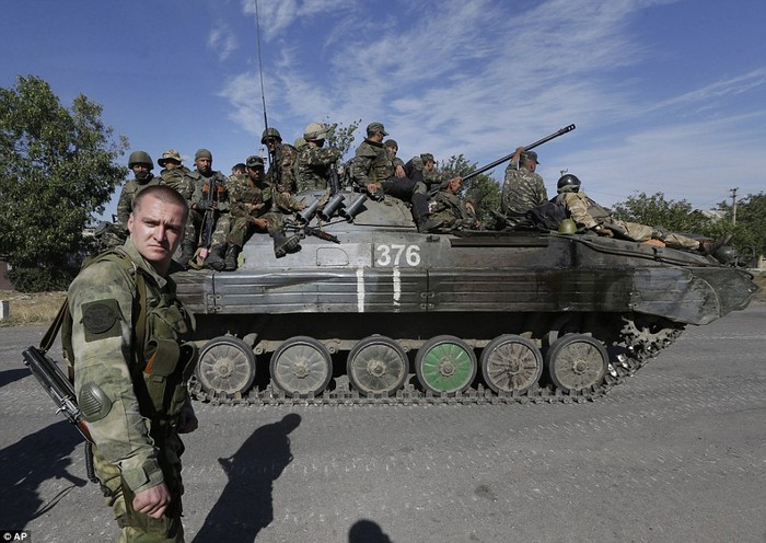 Lực lượng ủng hộ Nga gần thị trấn Starobesheve pass.