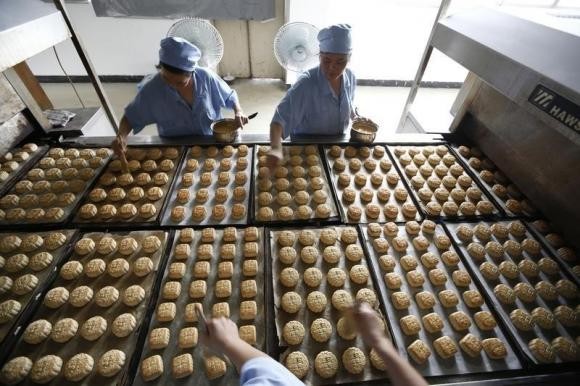 Chiến dịch chống tham nhũng khiến ngành sản xuất bánh trung thu của Trung Quốc giảm đi một nửa so với năm ngoái.