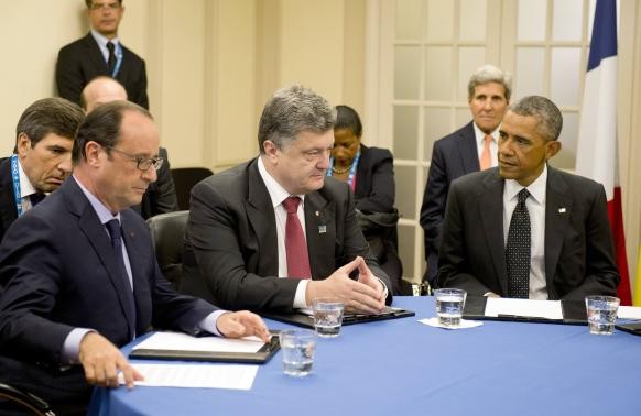 Tổng thống Ukraine Petro Poroshenko (giữa) tại Hội nghị thượng đỉnh NATO ngày 4/9/2014.