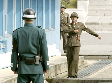 Biên giới Hàn - Triều tại làng đình chiến Panmunjom.