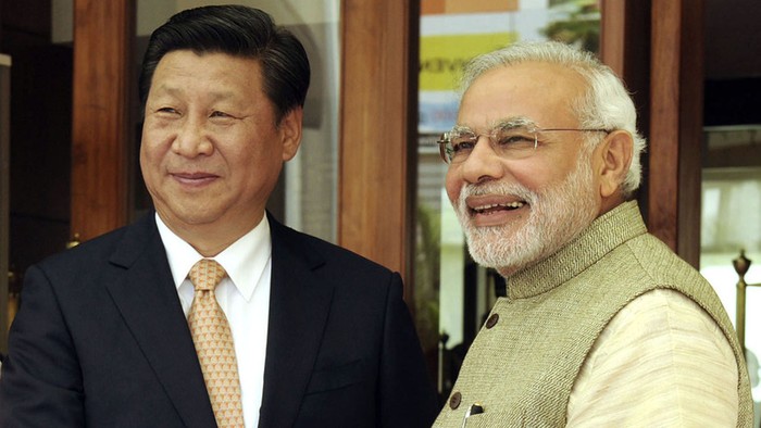 Chủ tịch Trung Quốc Tập Cận Bình (trái) và Thủ tướng Ấn Độ Narendra Modi.