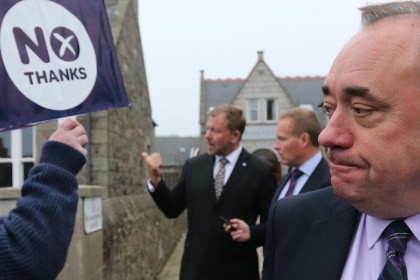 Thủ hiến Scotland Alex Salmond (phải).