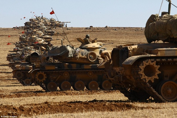 Ít nhất 14 xe tăng của quân đội Thổ Nhĩ Kỳ đang hướng về Kobane.