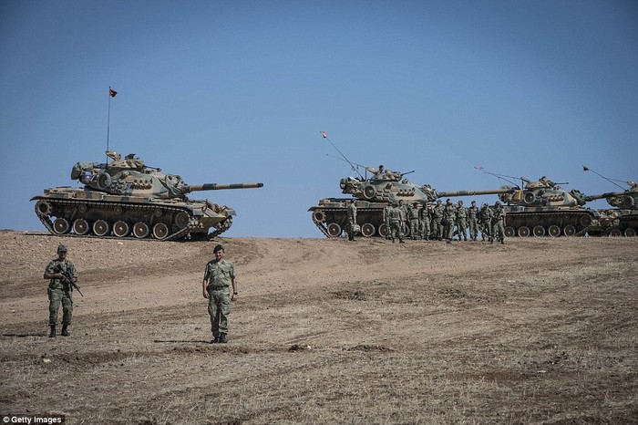 Quân đội Thổ Nhĩ Kỳ triển khai gần biên giới Syria.