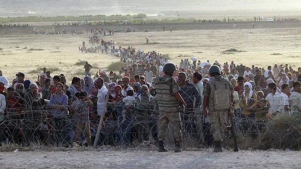 Người tị nạn đổ tới biên giới Thổ Nhĩ Kỳ khi IS tấn công Kobani.