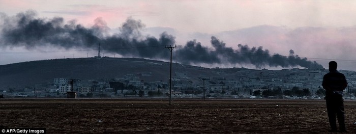 Các cuộc không kích do Mỹ dẫn đầu chỉ có thể tạm thời làm chậm bước tiến của IS ở Kobani.