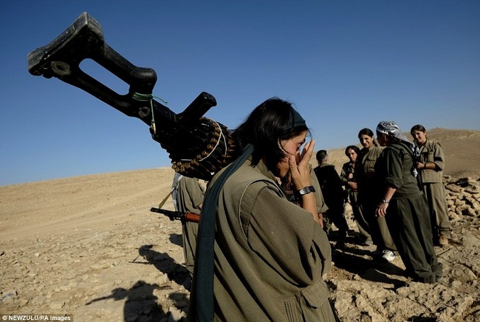 Những nữ dân quân người Kurd bảo vệ Makhmur ở Iraq trước mối đe dọa của IS.