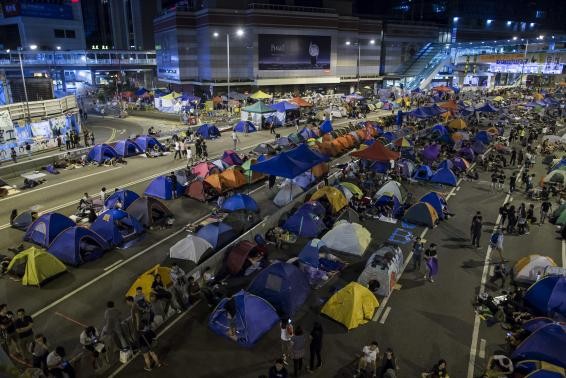 Người biểu tình quay trở lại đường phố Hồng Kông vào cuối tuần sau khi chính phủ tuyên bố hủy bỏ cuộc đàm phán.