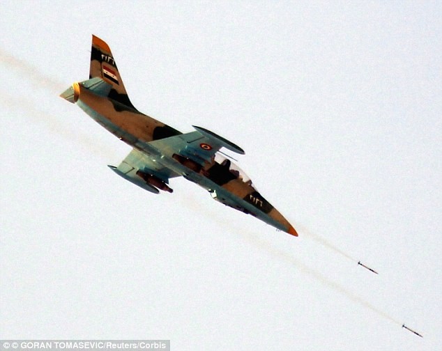 Không quân Syria đã phá hủy hai trong số các máy bay chiến đấu bị IS chiếm được và đang tiếp tục tìm kiếm chiếc thứ ba.
