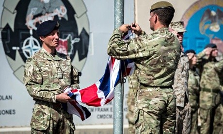Lính Anh tham gia lễ hạ cờ tại Trại Bastion ngày 26/10.