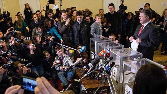 Tổng thống Petro Poroshenko phát biểu vào cuối ngày bầu cử.