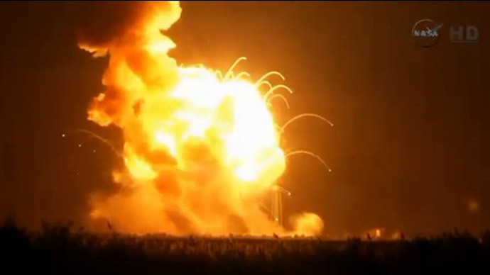 Tên lửa phát nổ vài giây sau khi rời bệ phóng.