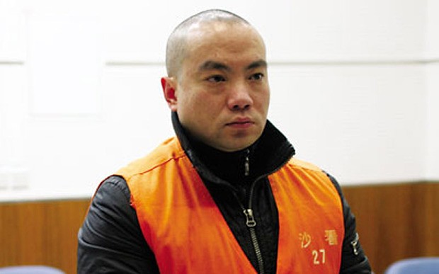 Ding Meng, quan chức mê quần áo và giày hàng hiệu bị kết án 13 năm tù giam vì tội tham nhũng.