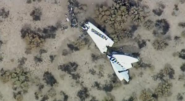 Xác tàu vũ trụ SpaceShipTwo sau sự cố.