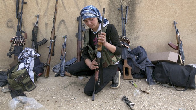 Nữ chiến binh người Kurd tham gia chiến đấu chống IS ở Kobani.