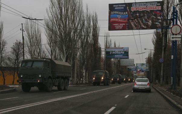 Đoàn xe quân sự được cho là chở vũ khí và các thiết bị hỗ trợ cho lực lượng ly khai ở miền Đông Ukraine.