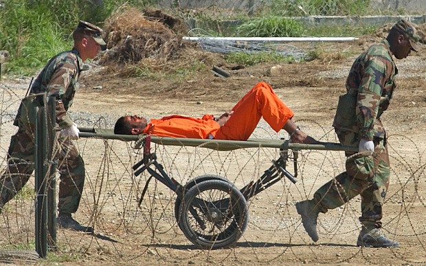 Nghi phạm khủng bố tại nhà tù Guantalamo.