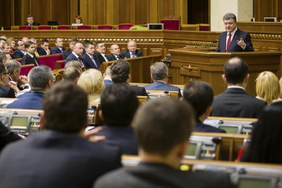 Quốc hội Ukraine đã thông qua việc bãi bỏ luật không liên kết với 303 phiếu thuận, gấp 4 lần mức cần thiết là 77 phiếu.