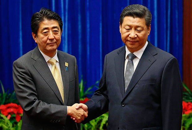 Ngoài vấn đề kinh tế, ông Abe cũng phải đối mặt với một nhiệm vụ quan trọng thứ hai là tìm kiếm cách kiềm chế Trung Quốc.