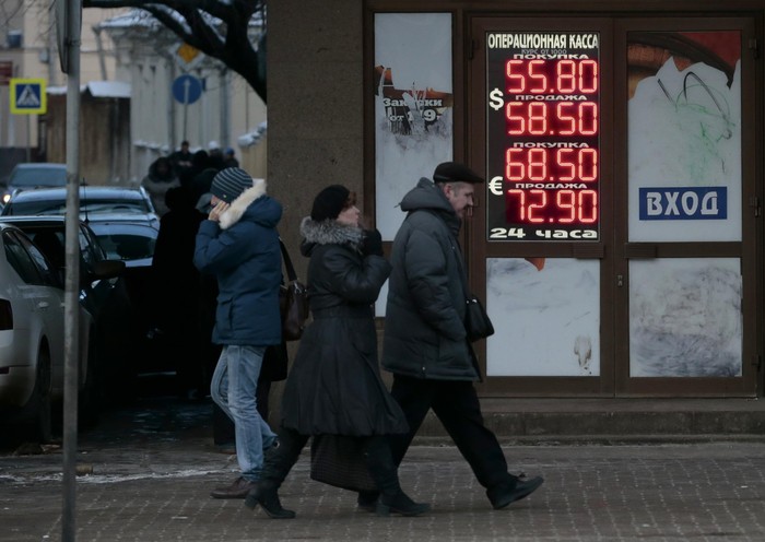 Đồng rúp đã bắt đầu ổn định trở lại sau vài ngày bất ổn nhờ Moscow đã nỗ lực trấn an thị trường.