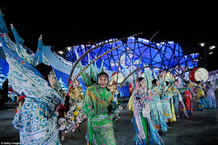Những màn trình diễn nghệ thặt đặc sắc mừng năm mới của các nghệ sĩ Trung Quốc.