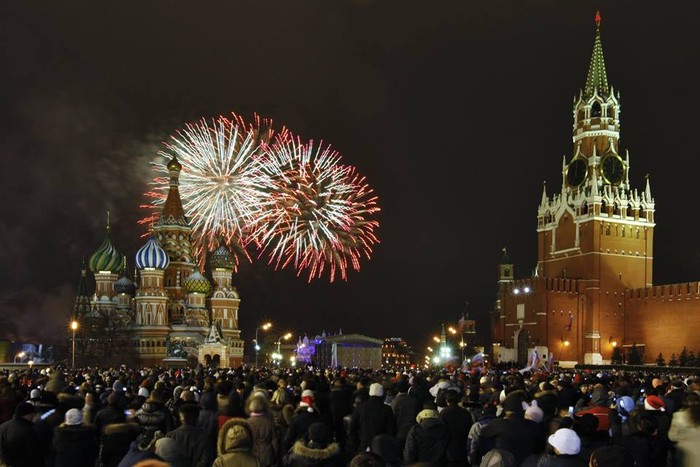 Rất đông người Nga đến quảng trường Đỏ ăn mừng năm mới.