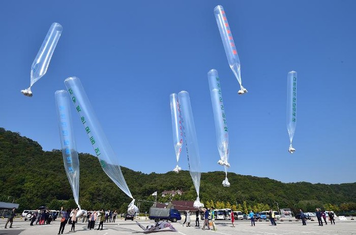 Bong bóng khí mang theo hơn 1,3 triệu tờ truyền đơn đã được nhóm nhà hoạt động Hàn Quốc gửi sang Triều Tiên hôm 5/1.