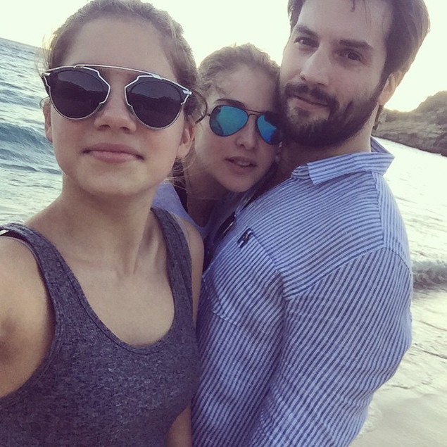 Tamara Lazic có vẻ rất được lòng cô em gái của bạn trai, Boris Masha (12 tuổi). Cả ba trong bức ảnh trên Instagram khi Tamara ra mắt gia đình Boris vài tháng trước.