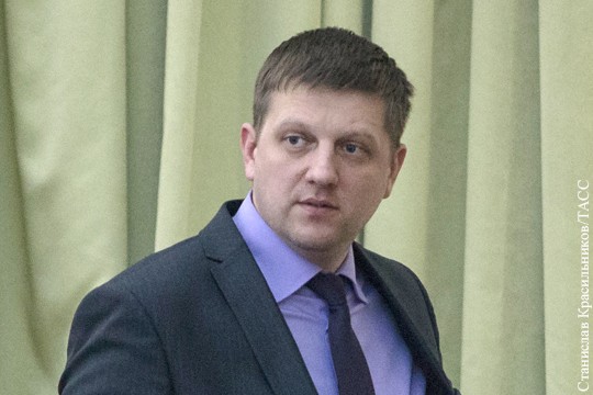 Chủ tịch Hội đồng quốc gia (Quốc hội) tự xưng của Cộng hòa Nhân dân Donetsk, Alex Karjakin.