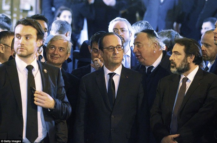 Các nhà lãnh đạo quốc tế bày tỏ tình đoàn kết với Tổng thống Pháp Francois Hollande.