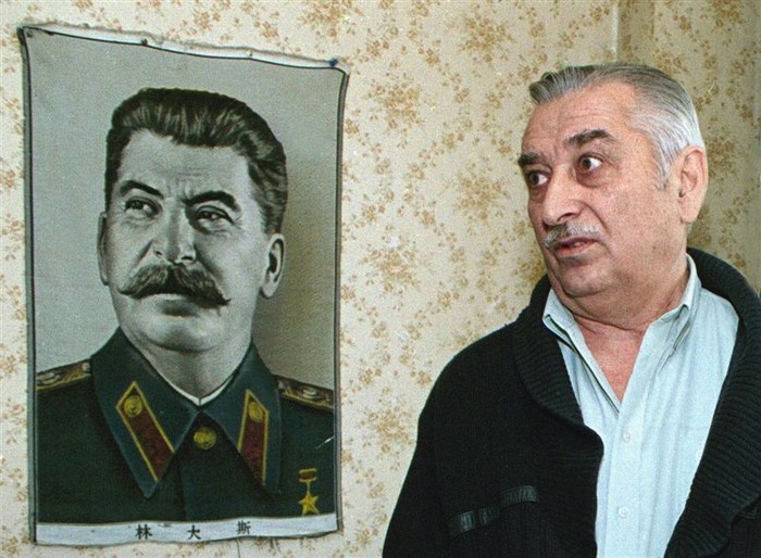 Yevgeny Dzhugashvili trong nhiều năm qua đã nỗ lực bảo vệ danh dự của ông nội mình.