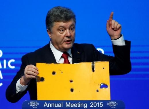 Tổng thống Ukraine Petro Poroshenko phát biểu tại Davos.