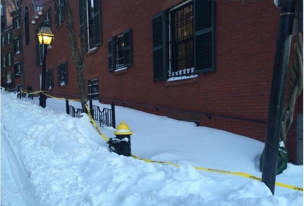 Ảnh chụp tuyết vẫn phủ trắng hiên nhà ông Kerry ở Boston khiến ông bị phạt 50 USD.