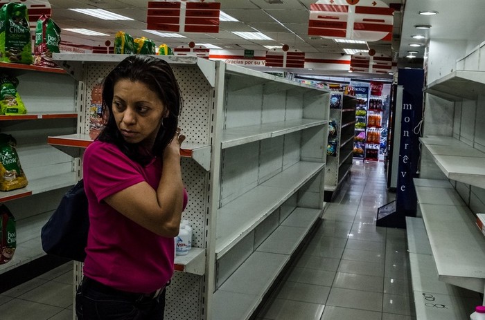 Nhiều kệ trong các cửa hàng ở Venezuela đã trống từ nhiều tuần trước.
