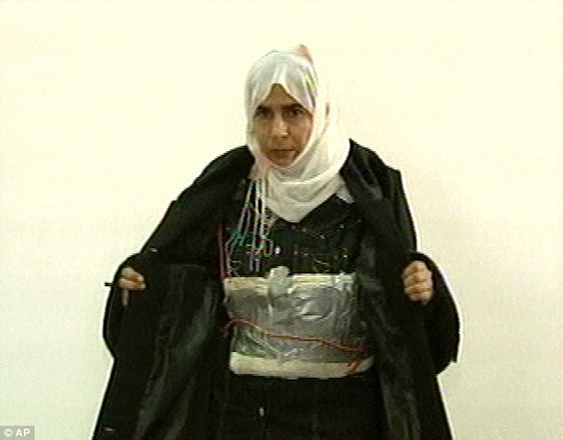 Nữ khủng bố đánh bom tự sát IS muốn hoán đổi.