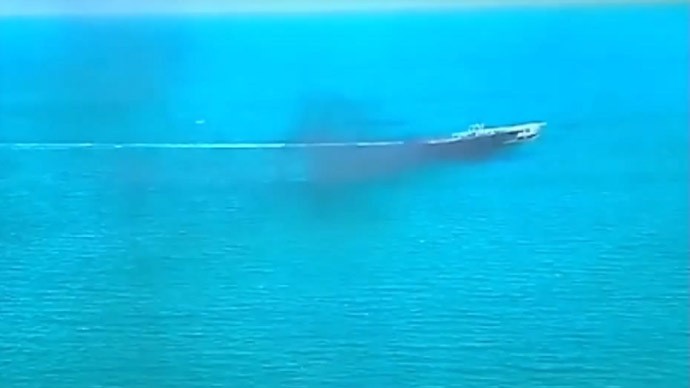 Ảnh tên lửa Iran tiến tới mục tiêu là tàu sân bay Mỹ trong cuộc tập trận Tiên tri 9.
