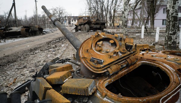 Xe quân sự Ukraine bị phá hủy trong cuộc xung đột ở Donbass.