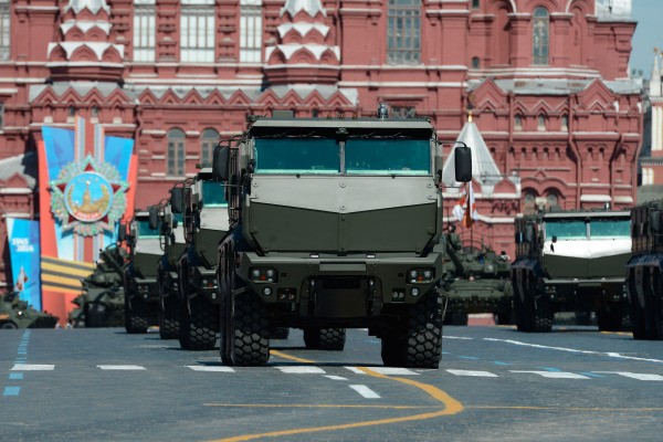 Quân đội Nga tham gia một lễ diễu binh tại Quảng trường Đỏ.