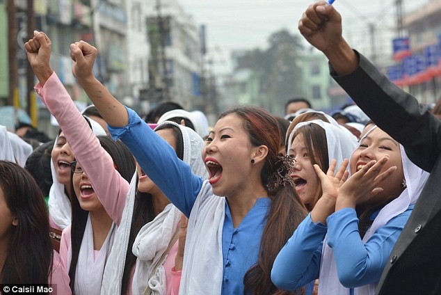 Sinh viên Ấn Độ tham gia biểu tình phản đối nạn hiếp dâm ở thành phố Dimapur hôm 5/3.