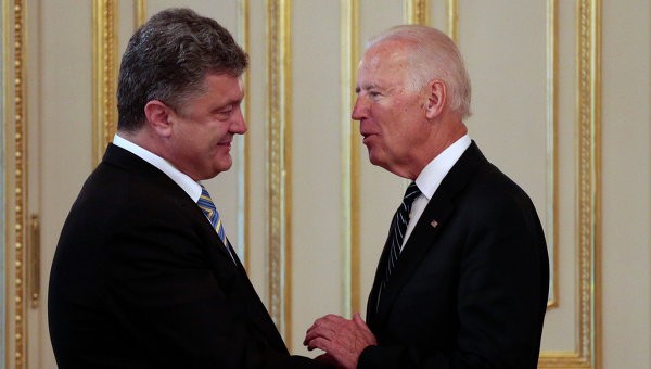 Tổng thống Ukraine Petro Poroshenko và Phó Tổng thống Mỹ Joe Biden.