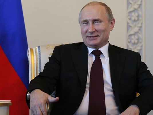Tổng thống Putin cười rất tươi sau 10 ngày tái xuất hiện trước truyền thông.