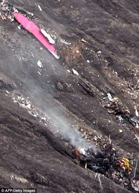 Chiếc máy bay Airbus A320 đã vỡ vụn hoàn toàn sau sự cố.