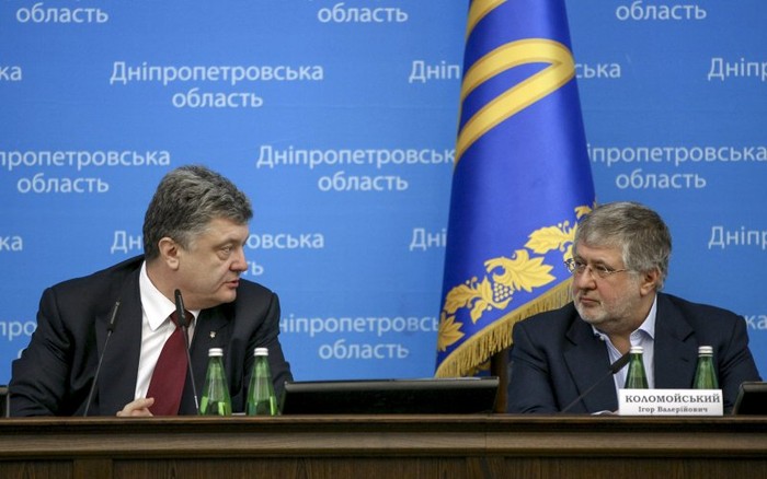 Tổng thống Ukraine Petro Poroshenko (trái) và tỷ phú Igor Kolomoisky.