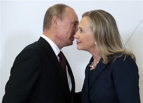 Tổng thống Nga Vladimir Putin và bà Hillary Clinton.