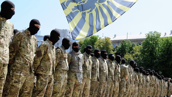 Tiểu đoàn tình nguyện Avoz tuyên thệ tại Kiev trước khi tới Donbass.